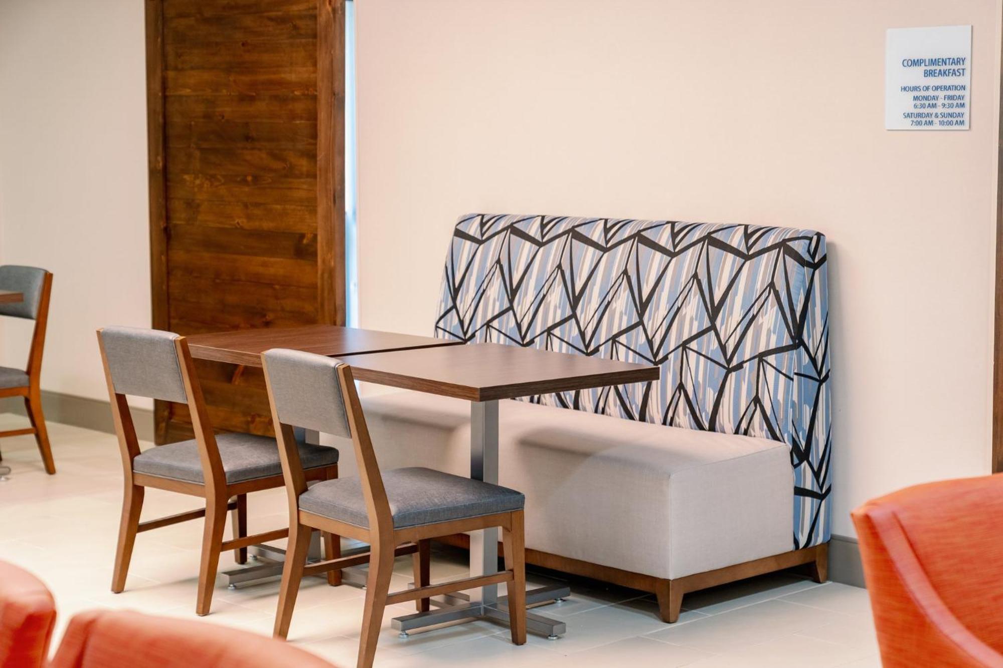 Holiday Inn Express Hotel Raleigh Southwest By Ihg Экстерьер фото