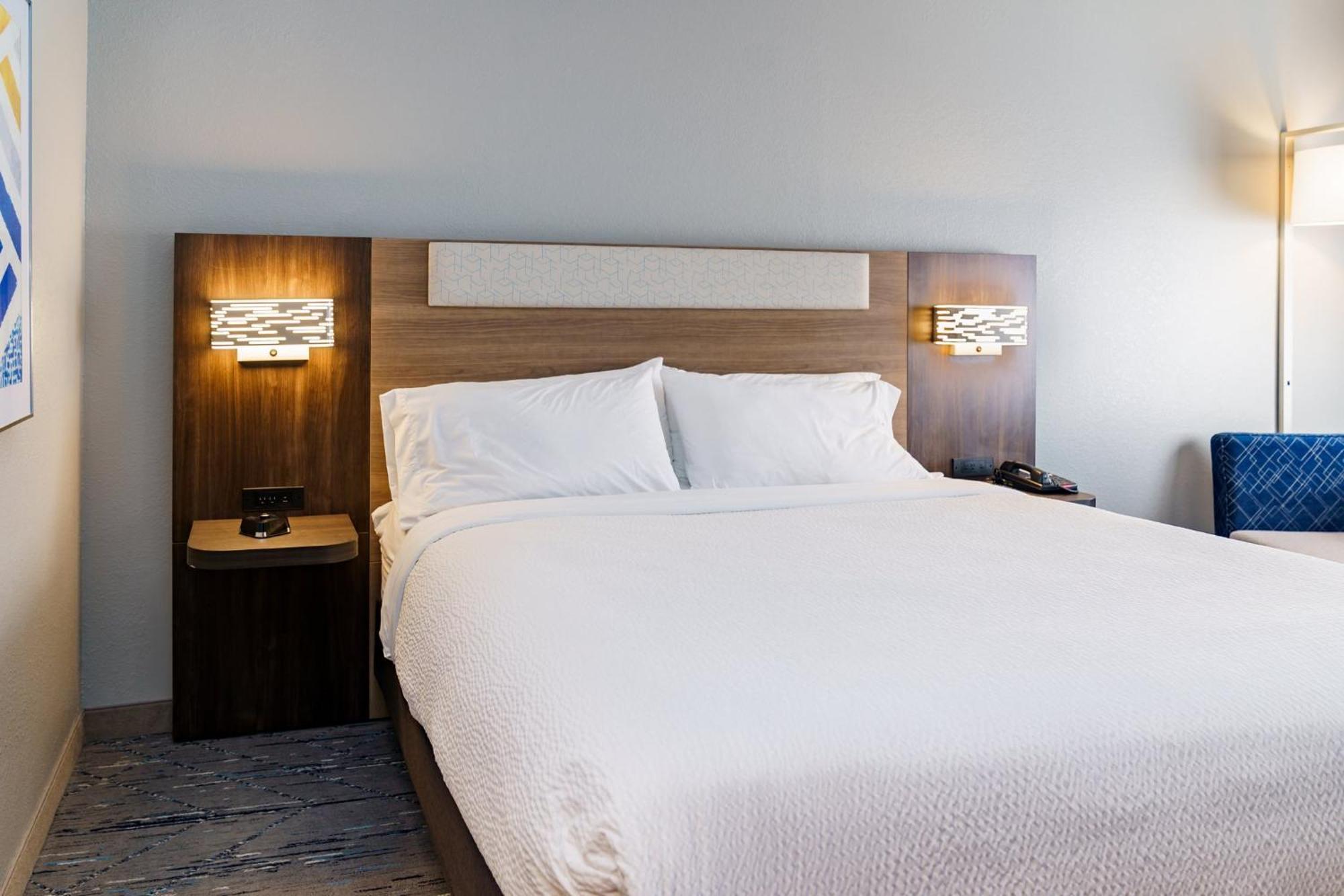 Holiday Inn Express Hotel Raleigh Southwest By Ihg Экстерьер фото